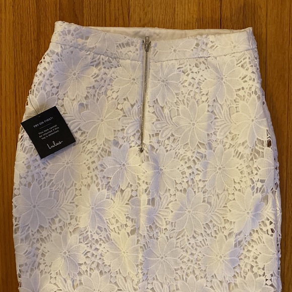 NWT Lulu’s White Floral Lace Pencil Skirt - Picture 2 of 4
